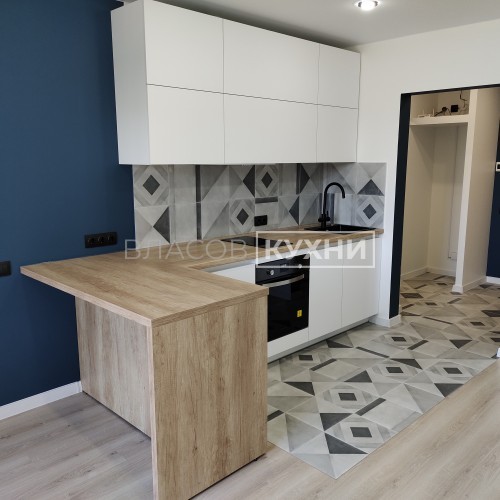 Прямая кухня с барной стойкой «Олимпия» в ЖК «Парк-Сити»