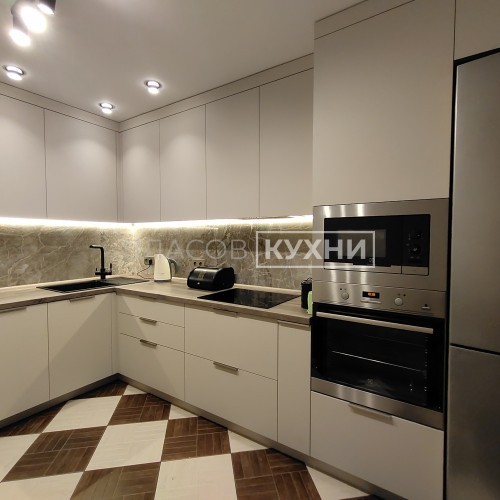 Угловая кухня «Меренга» в ЖК «Зелёная Гавань»