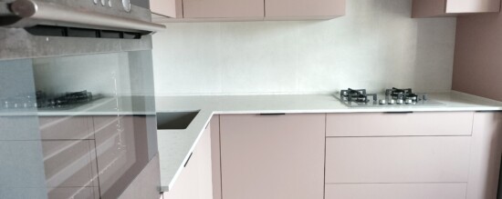 Угловая кухня «Пинк» в Минске с фасадами Supramat