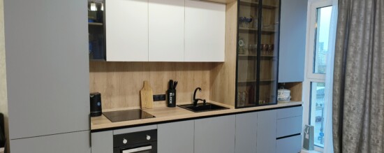 Прямая матовая кухня «Самани» в ЖК «Минск Мир» с фасадами Supramat